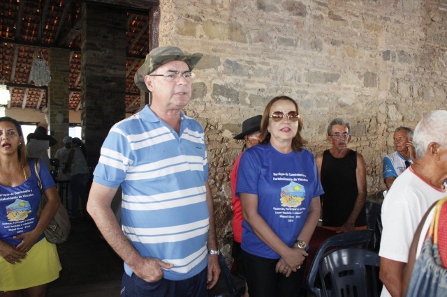 Prefeita leva jovens e  pessoas da terceira idade para o litoral piauiense - Imagem 47