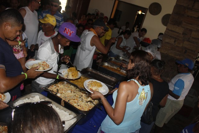 Prefeita leva jovens e  pessoas da terceira idade para o litoral piauiense - Imagem 129