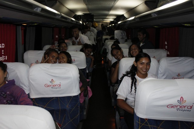 Prefeita leva jovens e  pessoas da terceira idade para o litoral piauiense - Imagem 8