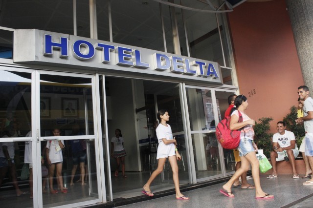 Prefeita leva jovens e  pessoas da terceira idade para o litoral piauiense - Imagem 32