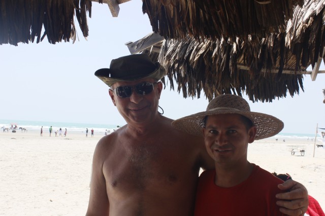 Prefeita leva jovens e  pessoas da terceira idade para o litoral piauiense - Imagem 109