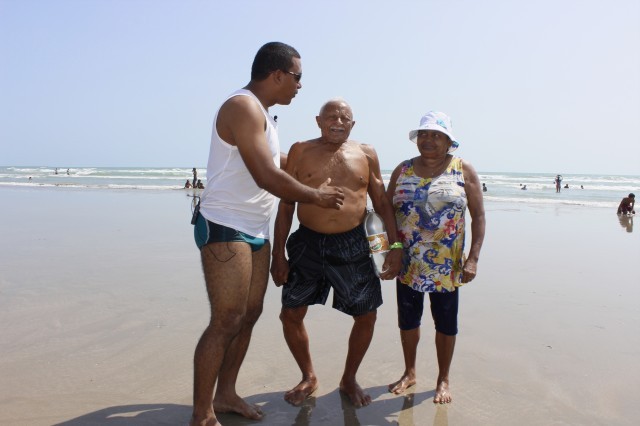 Prefeita leva jovens e  pessoas da terceira idade para o litoral piauiense - Imagem 88