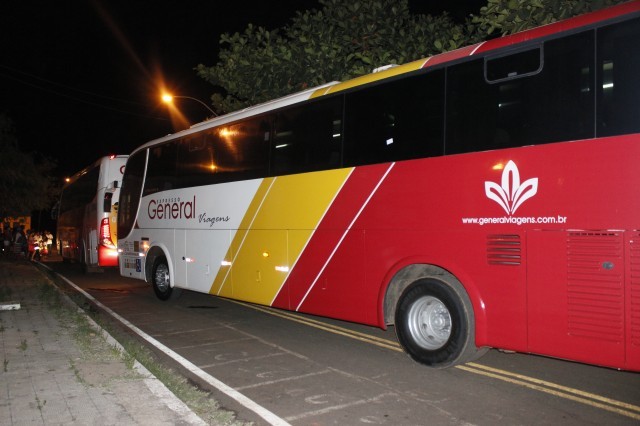 Prefeita leva jovens e  pessoas da terceira idade para o litoral piauiense - Imagem 4