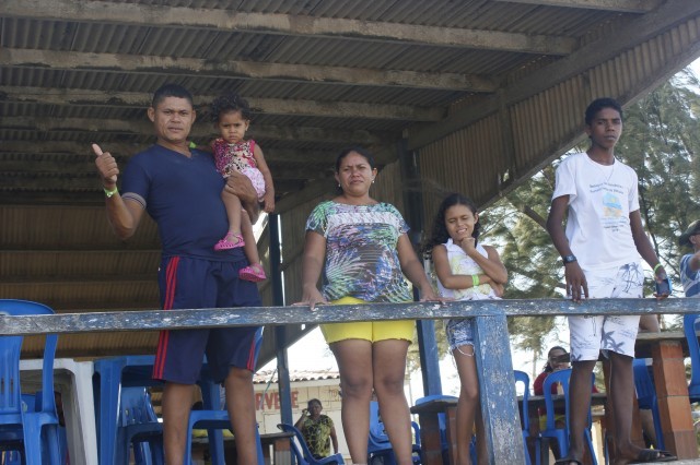 Prefeita leva jovens e  pessoas da terceira idade para o litoral piauiense - Imagem 156