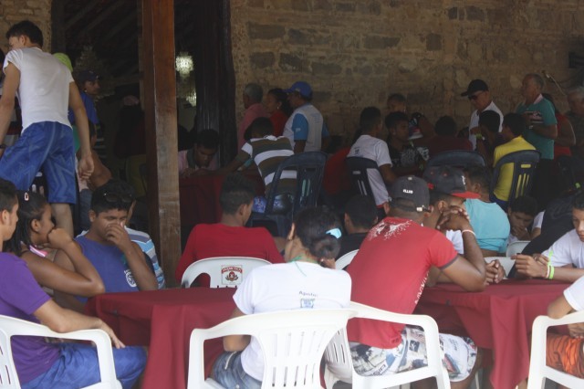 Prefeita leva jovens e  pessoas da terceira idade para o litoral piauiense - Imagem 120