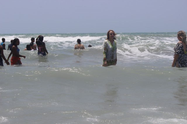 Prefeita leva jovens e  pessoas da terceira idade para o litoral piauiense - Imagem 113