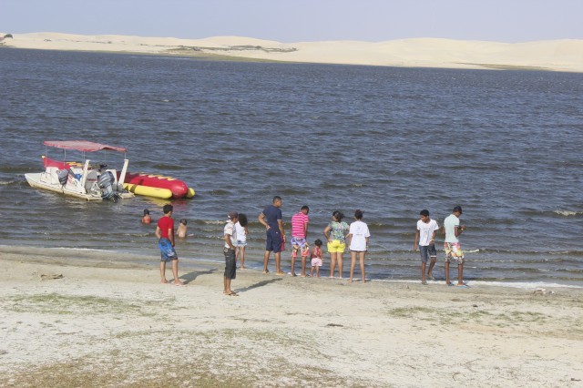 Prefeita leva jovens e  pessoas da terceira idade para o litoral piauiense - Imagem 159