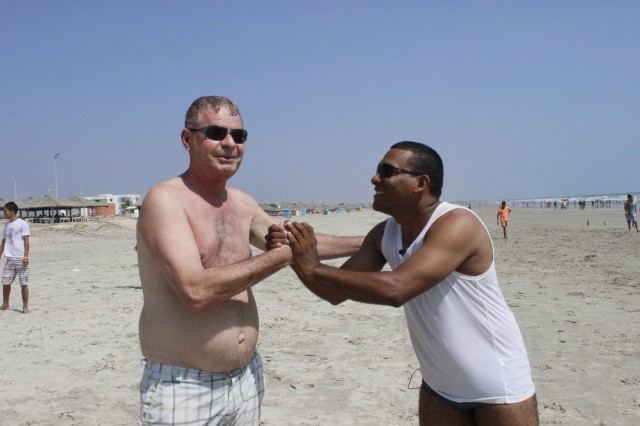 Prefeita leva jovens e  pessoas da terceira idade para o litoral piauiense - Imagem 87