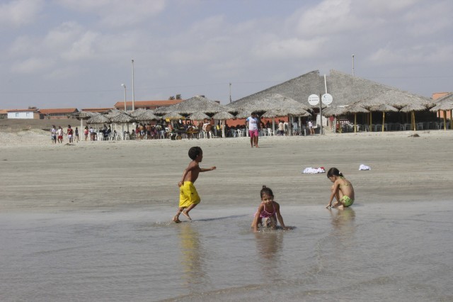 Prefeita leva jovens e  pessoas da terceira idade para o litoral piauiense - Imagem 75