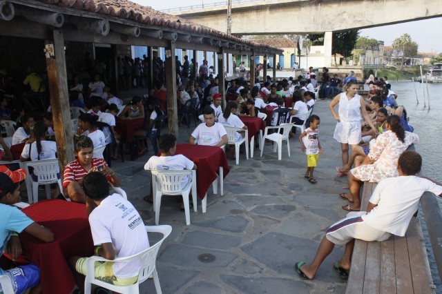 Prefeita leva jovens e  pessoas da terceira idade para o litoral piauiense - Imagem 36