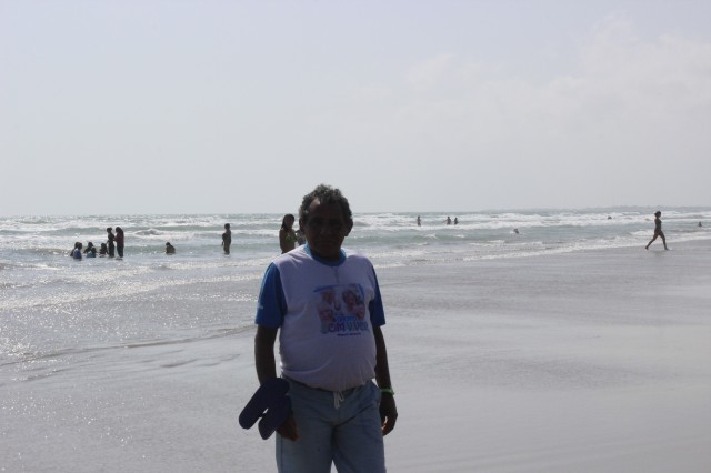 Prefeita leva jovens e  pessoas da terceira idade para o litoral piauiense - Imagem 76