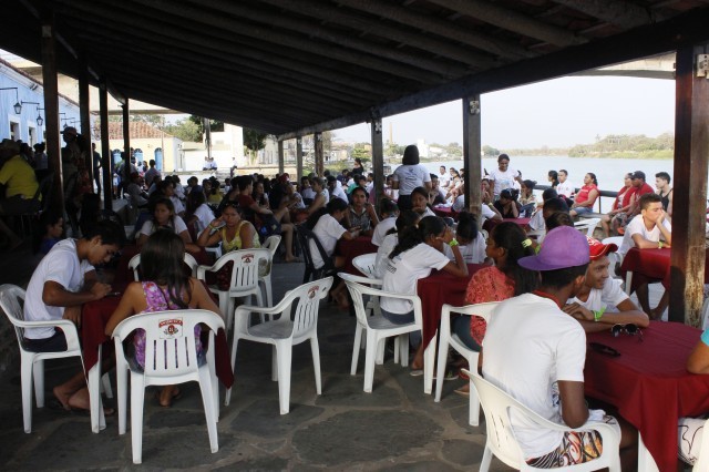 Prefeita leva jovens e  pessoas da terceira idade para o litoral piauiense - Imagem 43
