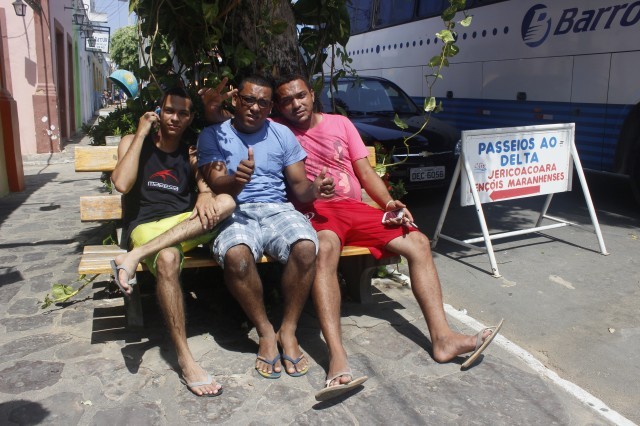 Prefeita leva jovens e  pessoas da terceira idade para o litoral piauiense - Imagem 117