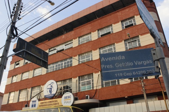 Prefeita leva jovens e  pessoas da terceira idade para o litoral piauiense - Imagem 29