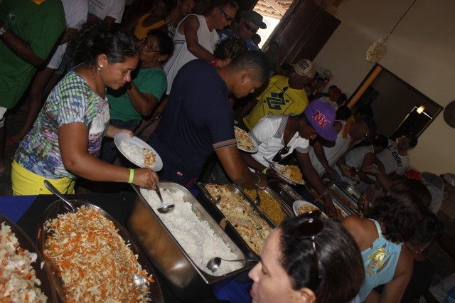 Prefeita leva jovens e  pessoas da terceira idade para o litoral piauiense - Imagem 130