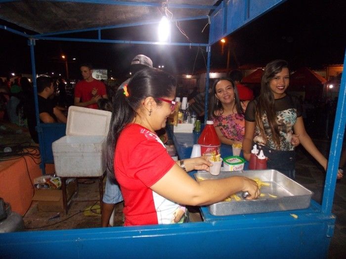 Registros  fotográficos do movimento após a celebração da 5ª noite dos festejos do Sagrado Coração Coração de Jesus  - Imagem 47