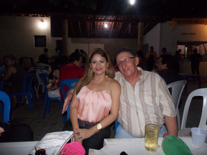 Mesmo sem energia muita gente no espaço da Barraca Paroquial no espaço da Igreja Matriz - Imagem 11