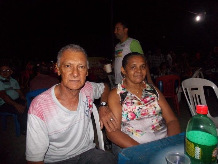 Mesmo sem energia muita gente no espaço da Barraca Paroquial no espaço da Igreja Matriz - Imagem 6