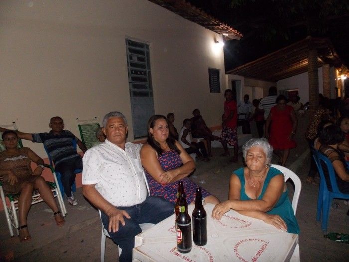 Mesmo sem energia muita gente no espaço da Barraca Paroquial no espaço da Igreja Matriz - Imagem 24