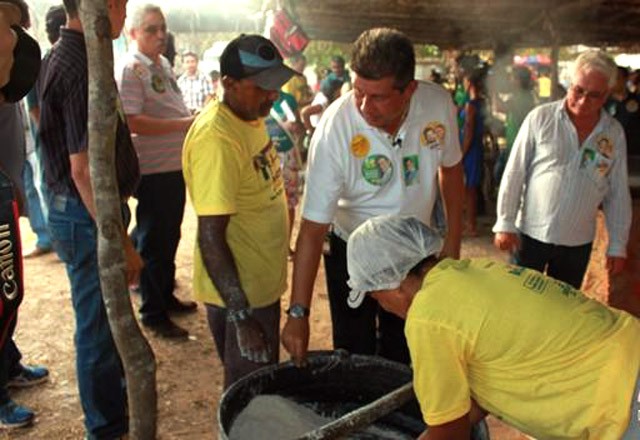Governador prestigia a Festa do Bode em Batalha e é saudado pela população - Imagem 10