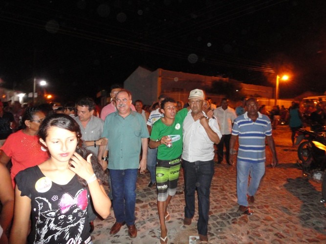 Tintin, Zé Santana e Osmar Júnior em caminhada e comício - Imagem 12