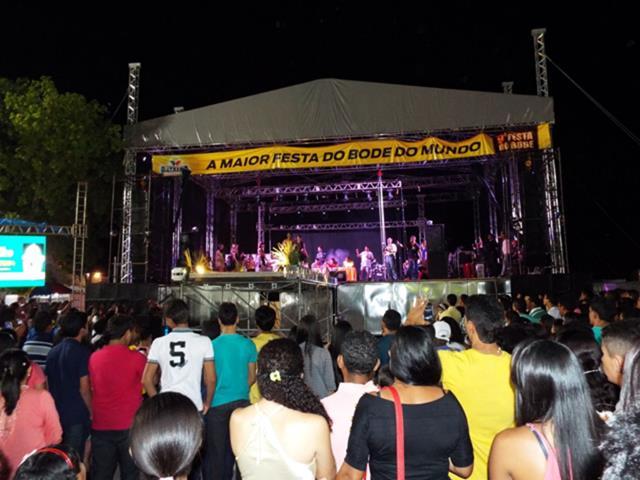 Maria Clara é eleita a Rainha da 9ª Festa do Bode de Batalha (PI) - Imagem 1