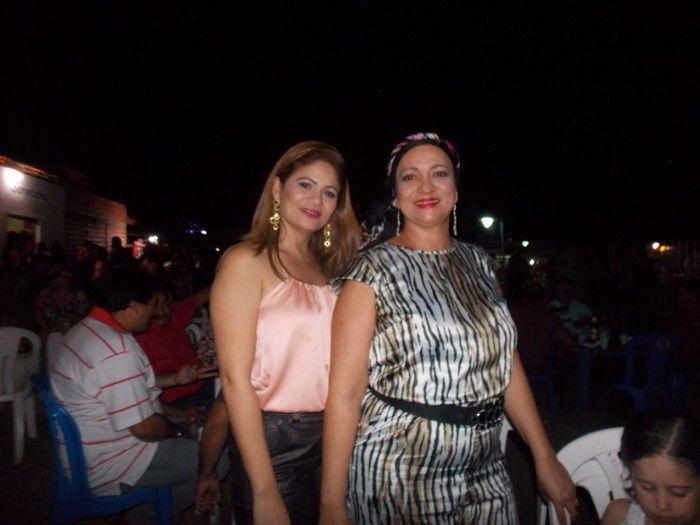 Mesmo sem energia muita gente no espaço da Barraca Paroquial no espaço da Igreja Matriz - Imagem 9