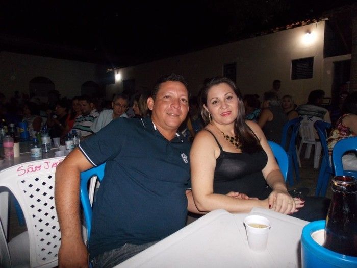 Mesmo sem energia muita gente no espaço da Barraca Paroquial no espaço da Igreja Matriz - Imagem 10