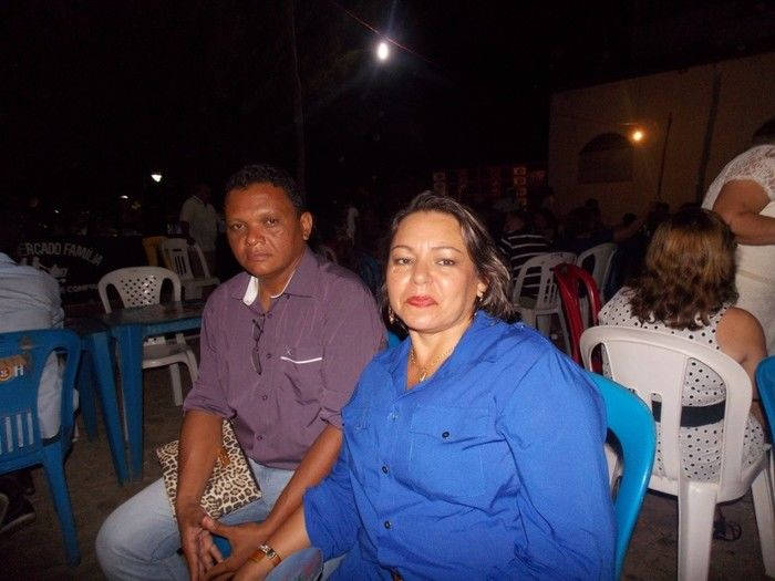 Mesmo sem energia muita gente no espaço da Barraca Paroquial no espaço da Igreja Matriz - Imagem 18