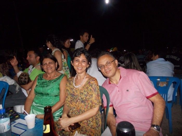 Mesmo sem energia muita gente no espaço da Barraca Paroquial no espaço da Igreja Matriz - Imagem 17