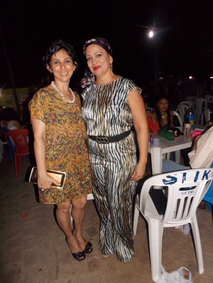 Mesmo sem energia muita gente no espaço da Barraca Paroquial no espaço da Igreja Matriz - Imagem 26