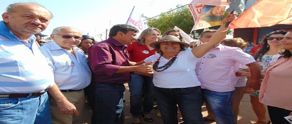 Wellington Dias visita Corrente e arrasta multidões 