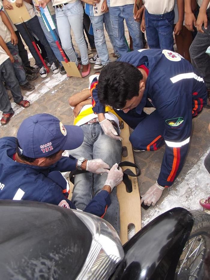  Escola Municipal Claro Lima realiza caminhada educativa em homenagem a semana do trânsito - Imagem 6