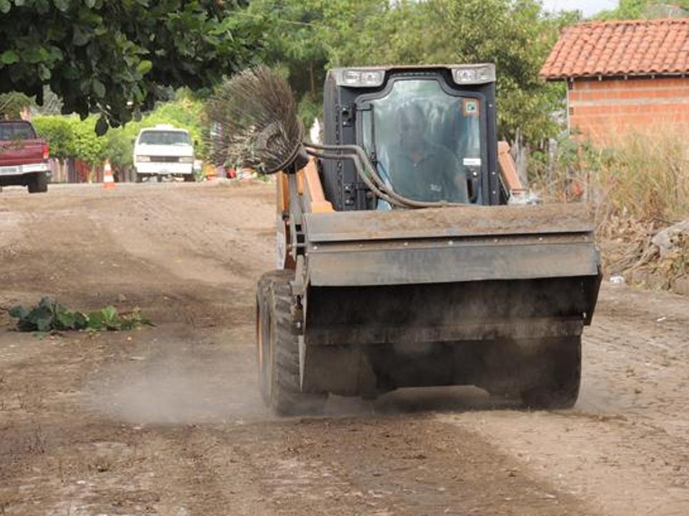Novo equipamento reforça a limpeza pública em Água Branca