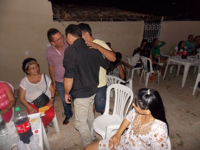 Primeira dama Lindyane Batista e amigos realizam festa surpresa ao prefeito Moisés Barbosa  - Imagem 55