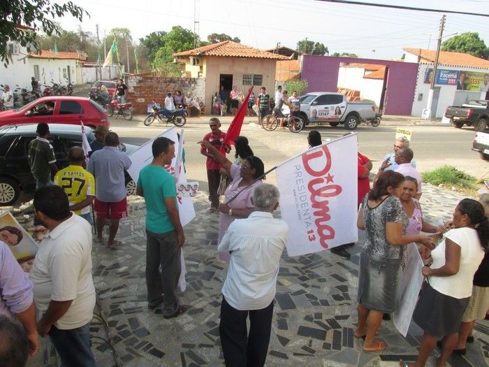 Candidato a Governador: Wellington Dias Faz Caminhada em Agricolândia  - Imagem 9