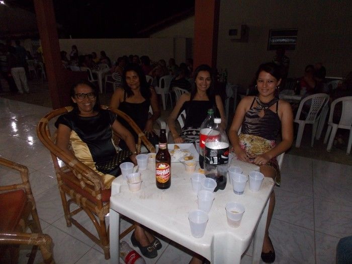 Primeira dama Lindyane Batista e amigos realizam festa surpresa ao prefeito Moisés Barbosa  - Imagem 85