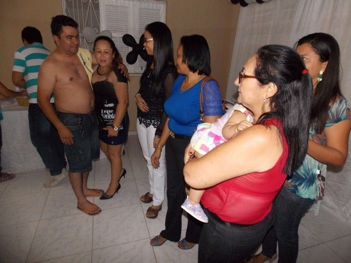 Primeira dama Lindyane Batista e amigos realizam festa surpresa ao prefeito Moisés Barbosa  - Imagem 37