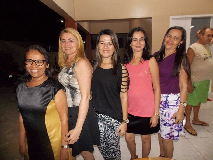 Primeira dama Lindyane Batista e amigos realizam festa surpresa ao prefeito Moisés Barbosa  - Imagem 29