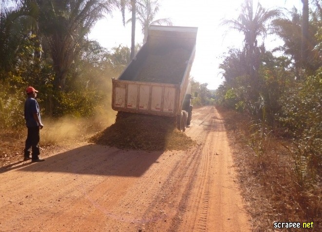 PREFEITO ANTONIO NETO FAZ MELHORIAS NA ESTRADA QUE LIGA COMUNIDADE A SEDE - Imagem 4