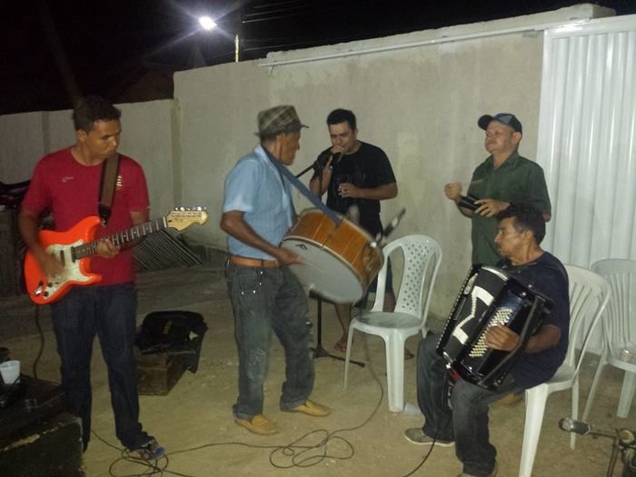 Primeira dama Lindyane Batista e amigos realizam festa surpresa ao prefeito Moisés Barbosa - Imagem 22