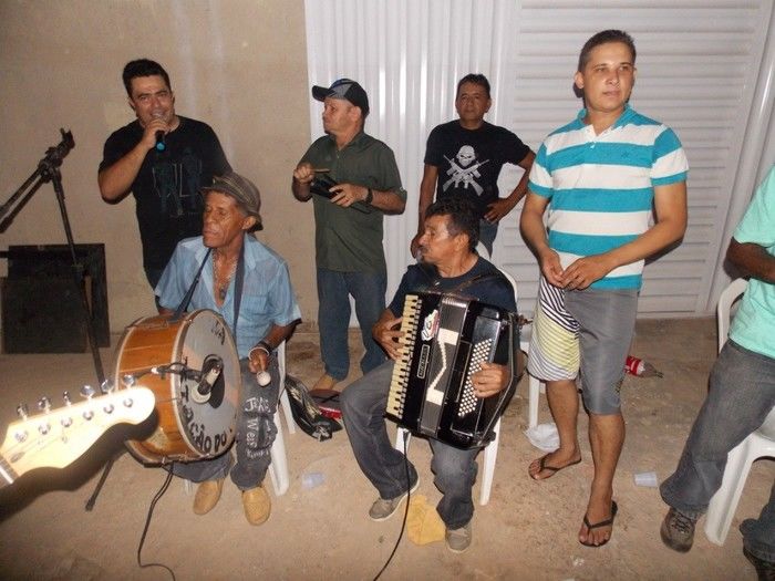 Primeira dama Lindyane Batista e amigos realizam festa surpresa ao prefeito Moisés Barbosa  - Imagem 102