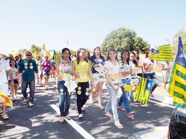 Prata do Piauí recebe à visita da candidata a deputada estadual Janaínna Marques - Imagem 30
