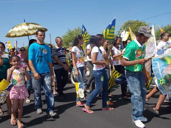 Prata do Piauí recebe à visita da candidata a deputada estadual Janaínna Marques - Imagem 38