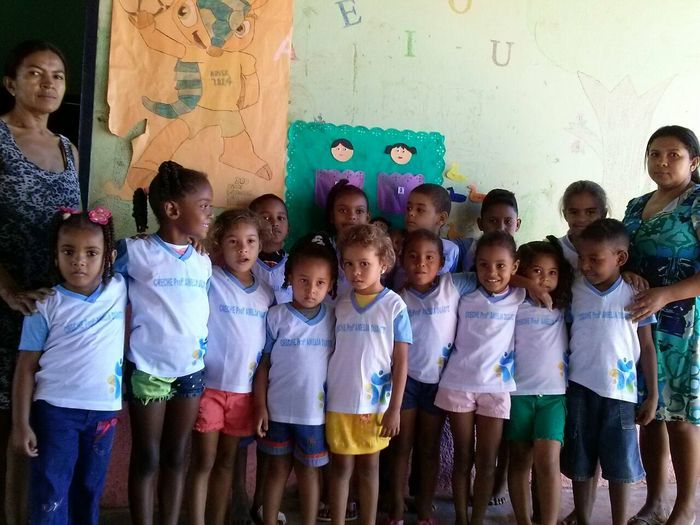 Alunos da rede municipal de ensino recebem fardamentos - Imagem 6