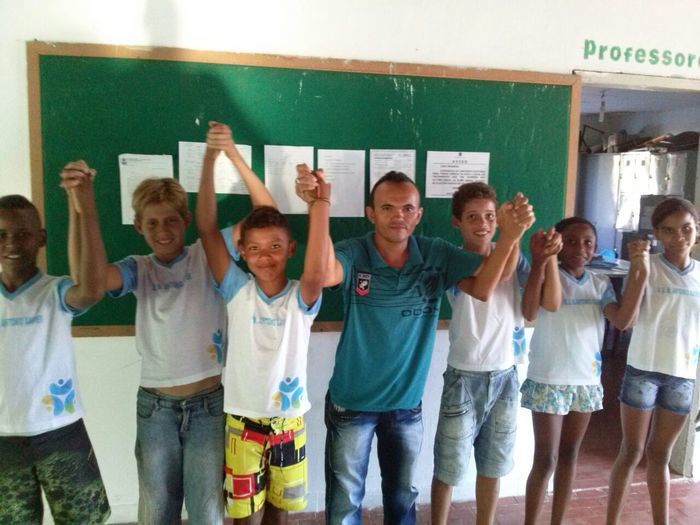 Alunos da rede municipal de ensino recebem fardamentos - Imagem 2