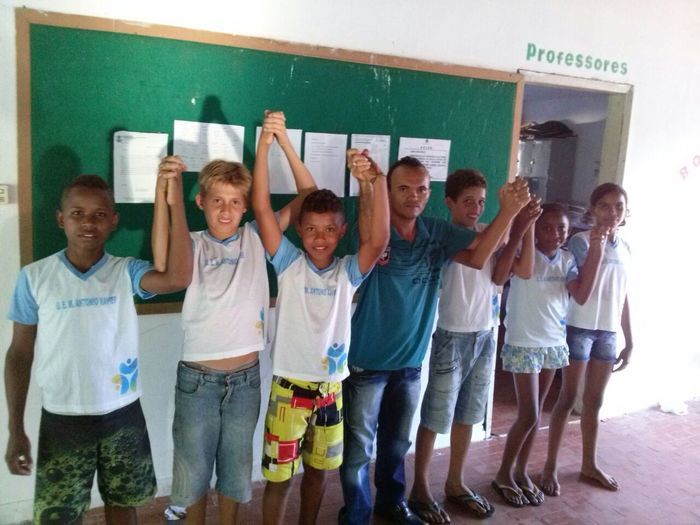 Alunos da rede municipal de ensino recebem fardamentos - Imagem 8