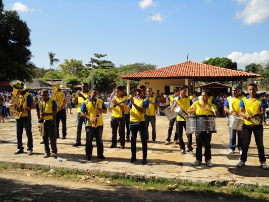 Prefeito e autoridades participam do desfile de 7 de setembro  - Imagem 23