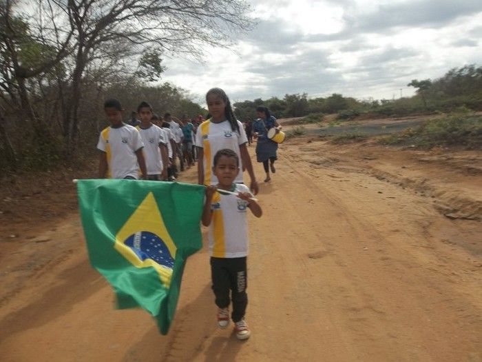 Escola Rural promove desfile cívico por estradas vicinais da comunidade  - Imagem 17