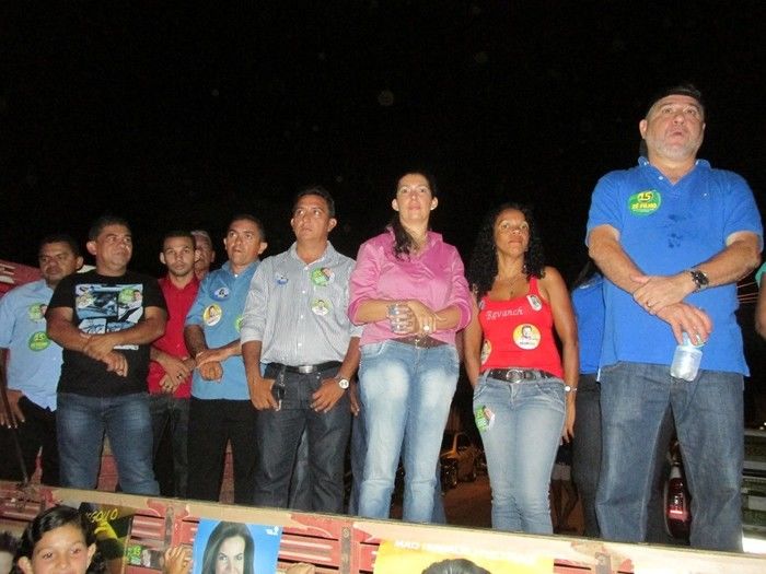 Prefeito: Walter Alencar Faz inauguração de Comité do 15 do Candidato a Governador ZÉ FILHO em Agricolândia.  - Imagem 31
